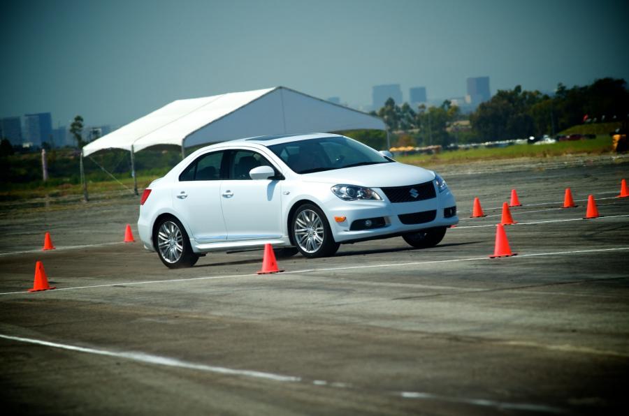 Suzuki Kizashi Sport 2011 года  (фото 15 из 63)